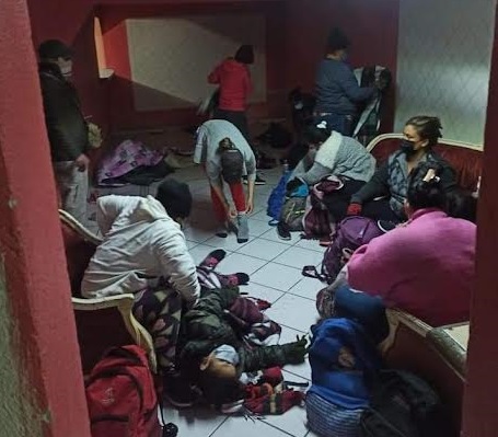 Encuentran a 29 centroamericanos en casa de seguridad de Acajete