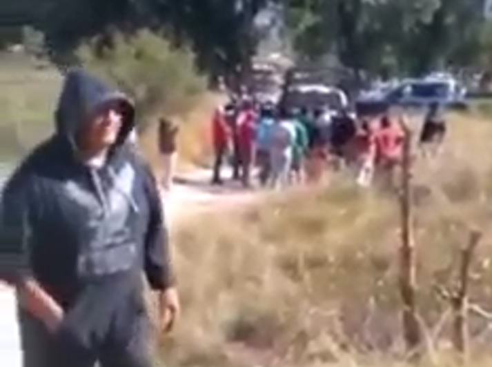 Entre disparos y persecuciones detienen a 60 migrantes en Tepeaca
