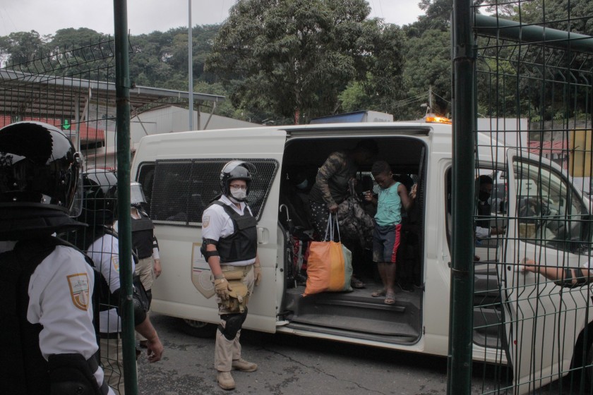 Más de 300 migrantes haitianos logran pasar retén en Ciudad Victoria