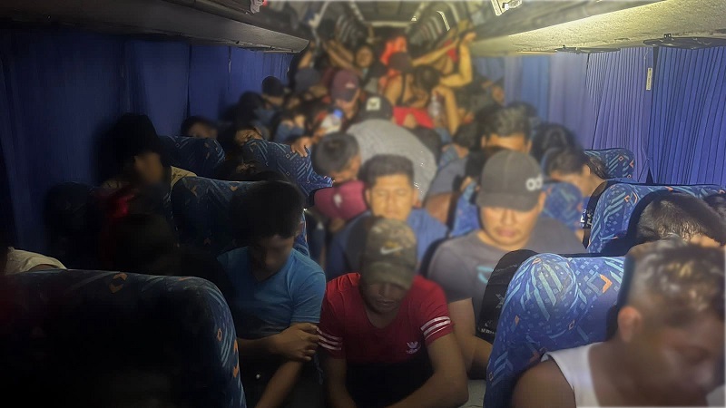 Transportaban a 182 migrantes en un solo autobús entre Veracruz y Puebla