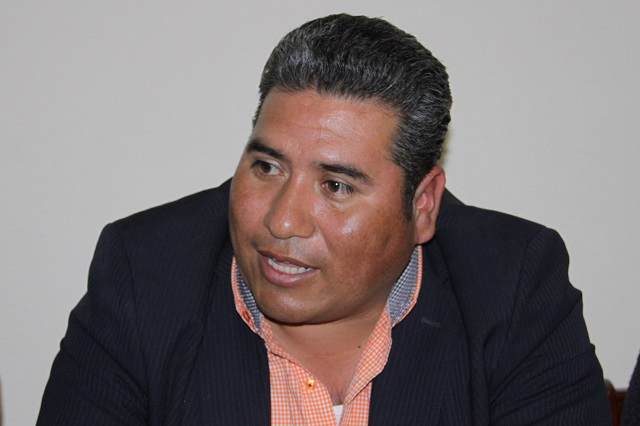 Miguel Ángel Quechol a punto de lograr las firmas para su registro
