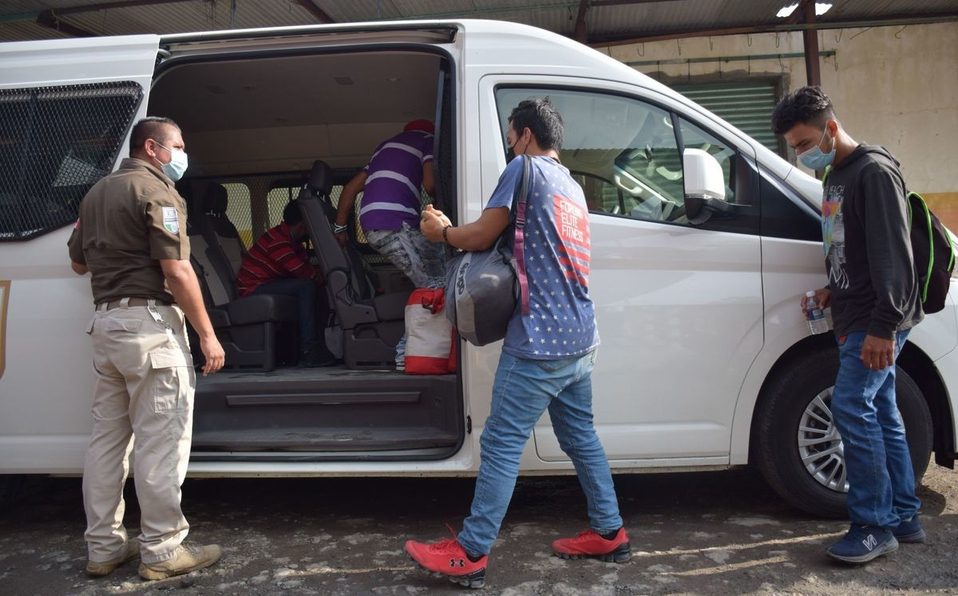 33 migrantes que viajaban hacinados en Nuevo León fueron auxiliados
