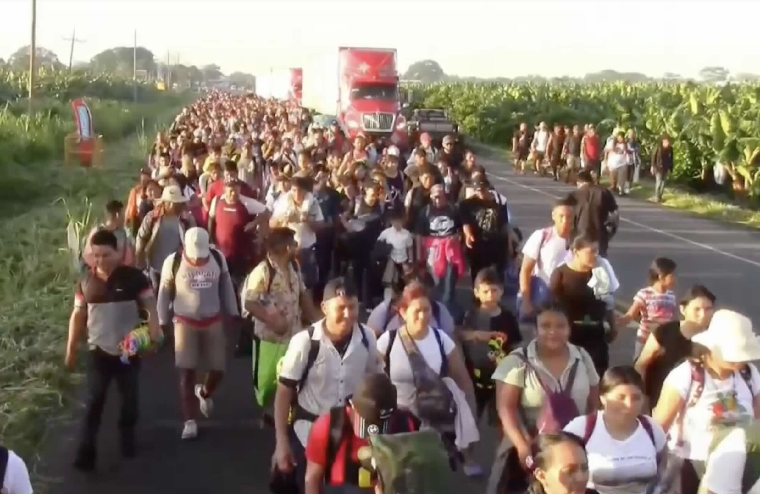 Caravana con más de tres mil migrantes sale de Chiapas hacia USA