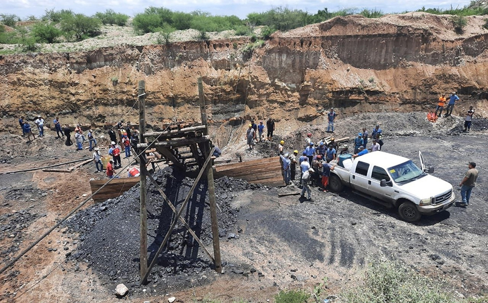 Rescatan el cuerpo de uno de los siete mineros que quedaron atrapados en Múzquiz, Coahuila