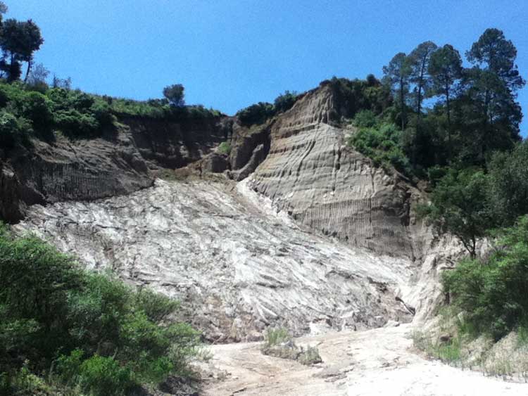 Advierten riesgos por minas de arena en San Juan Cuauhtémoc