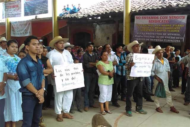 Totonakus de 8 municipios de Puebla se unen contra megaproyectos