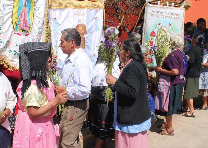 Cientos celebran a Señor Jesús Sangre en Zacapoaxtla