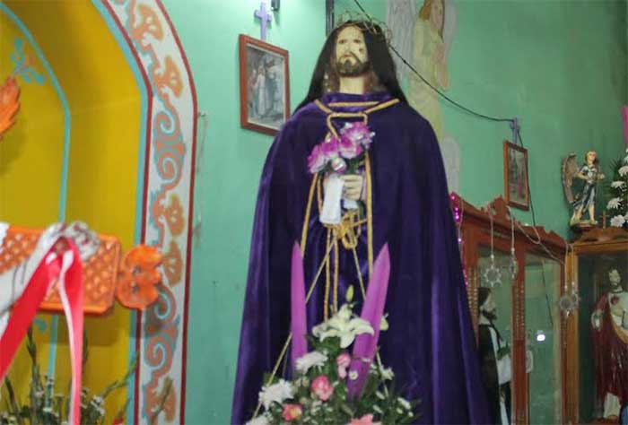 Cientos celebran a Señor Jesús Sangre en Zacapoaxtla