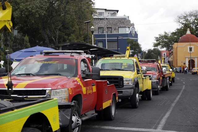 Comuna asumirá servicio de grúas y arrastre, confirma Claudia Rivera