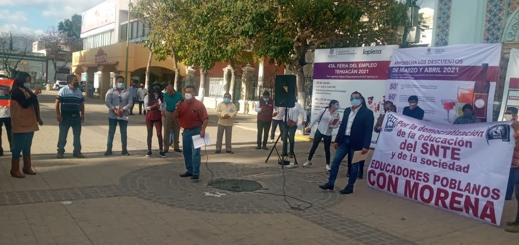 Protestan petistas y morenistas en contra imposición de Pedro Tepole en Tehuacán  
