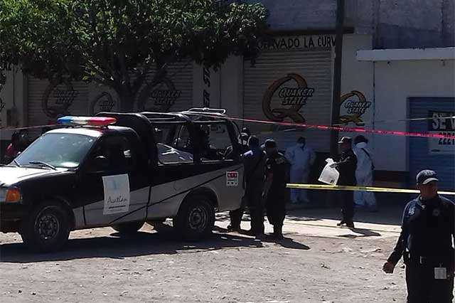 Asesinan a balazos a dos jovenes en un bar de Acatlán