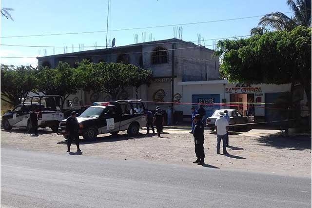 Asesinan a balazos a dos jovenes en un bar de Acatlán