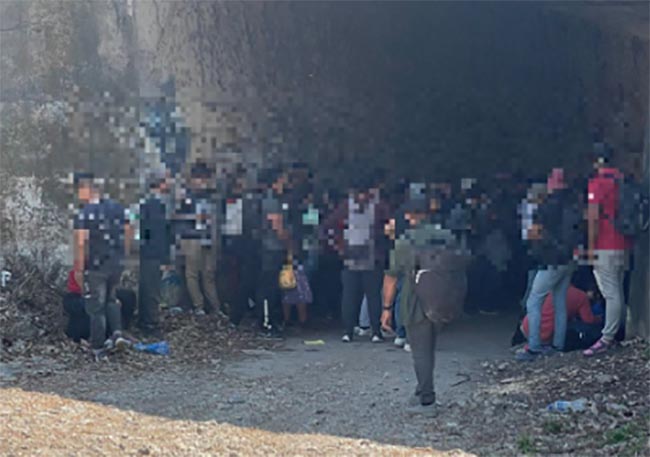 Detienen a 100 migrantes abandonados en Veracruz