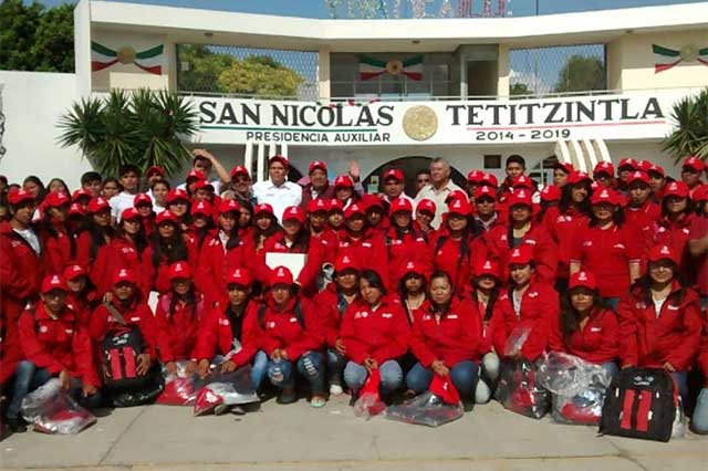 Mochilas con celdas solares facilitarán alfabetización en la región de Tehuacán