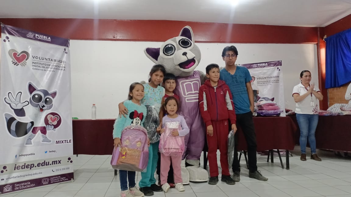 Con Mochilatón gobierno de Puebla promueve la permanencia escolar