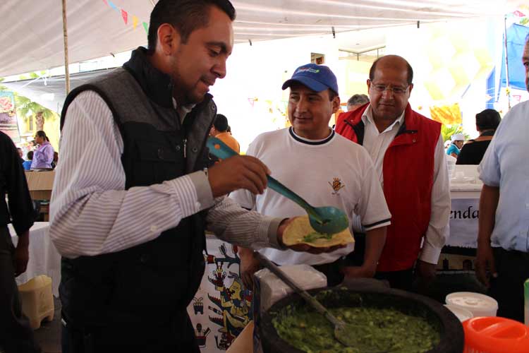 Reporta Cuautlancingo 2 mil asistentes en Feria del Mole