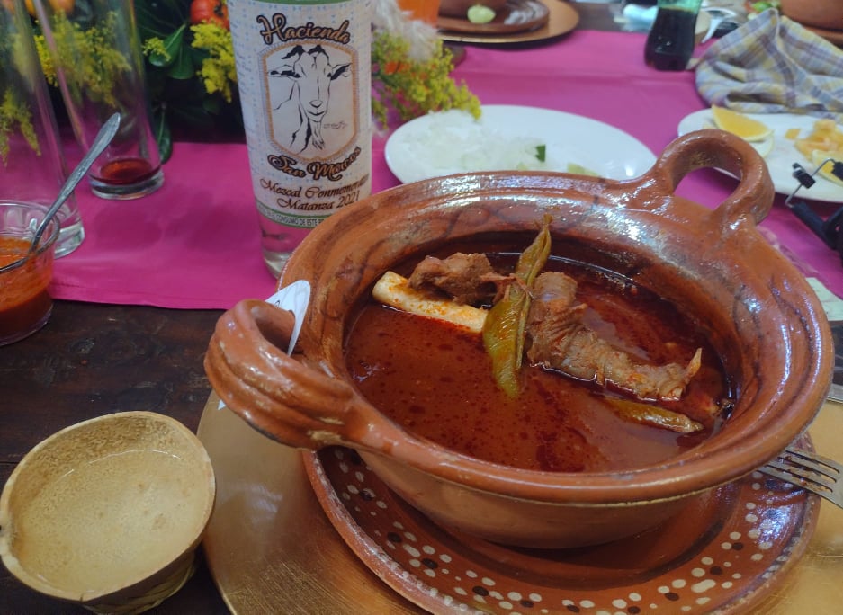 Restauranteros de Tehuacán inician temporada de Mole de Caderas 