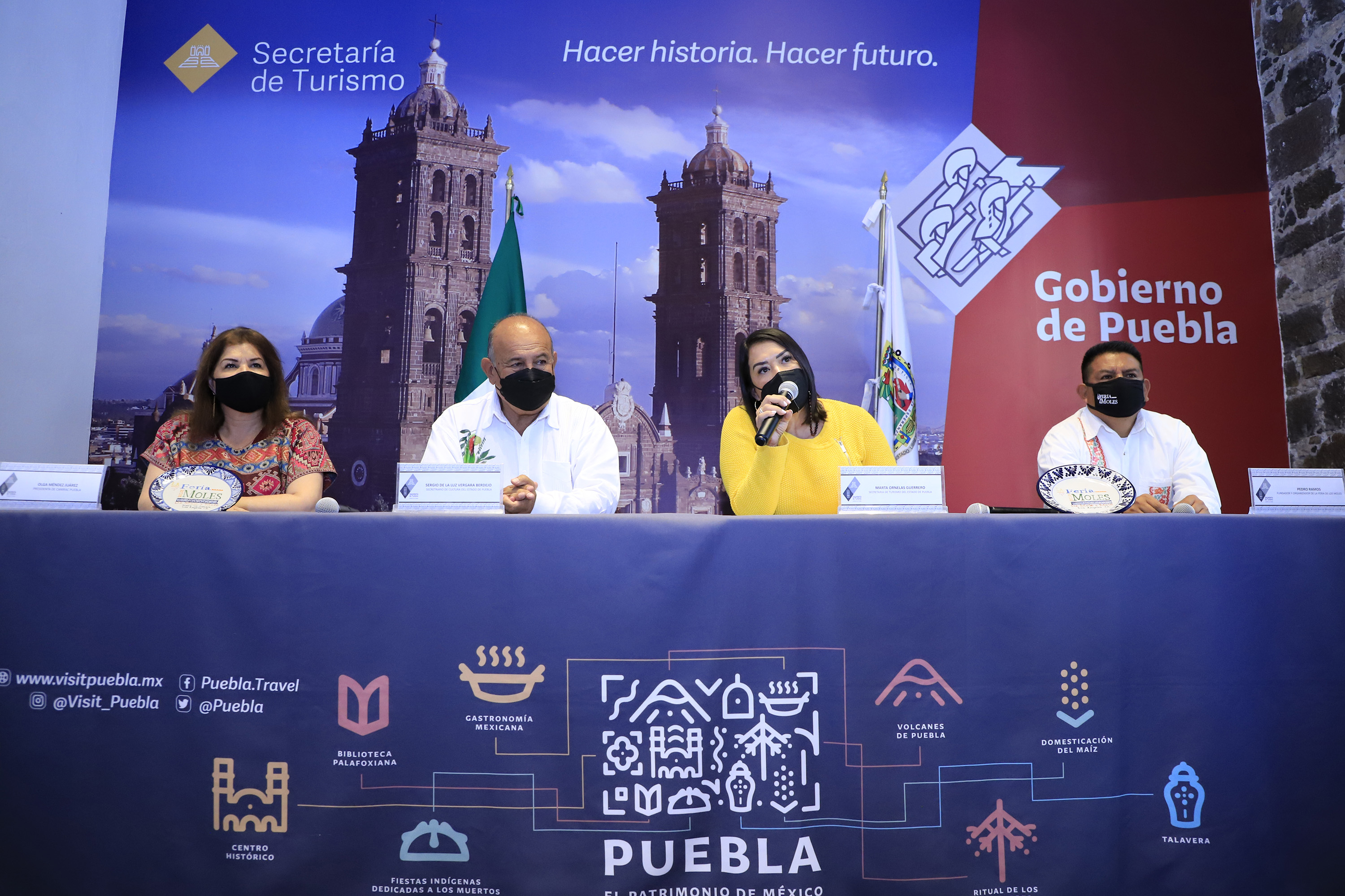 Presenta Turismo Feria de los Moles en Puebla