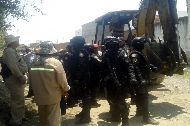 Se enfrentan policías y vecinos por obras en Explanada Puebla
