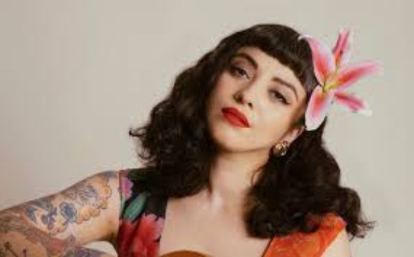 Polémico mural de Mon Laferte dedicado a la menstruación