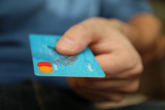 Ahora los bancos podrán congelar deudas de tarjetas de crédito