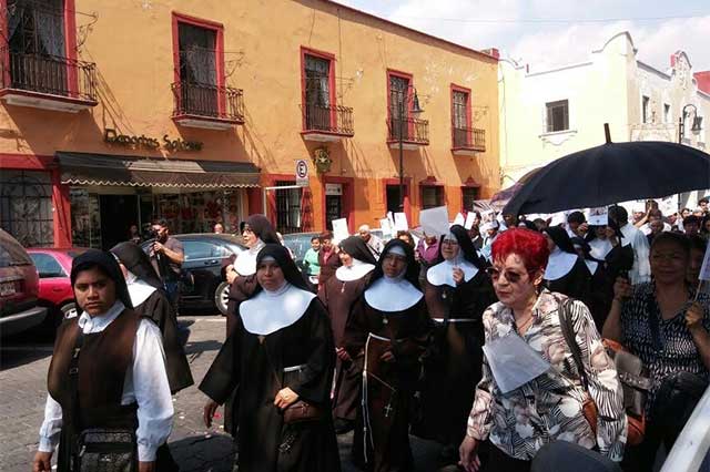 Marchan monjas para festejar 400 años de la llegada de Clarisas a Atlixco