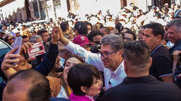 Monreal crece en las encuestas y le pisa los talones a Claudia y Ebrard