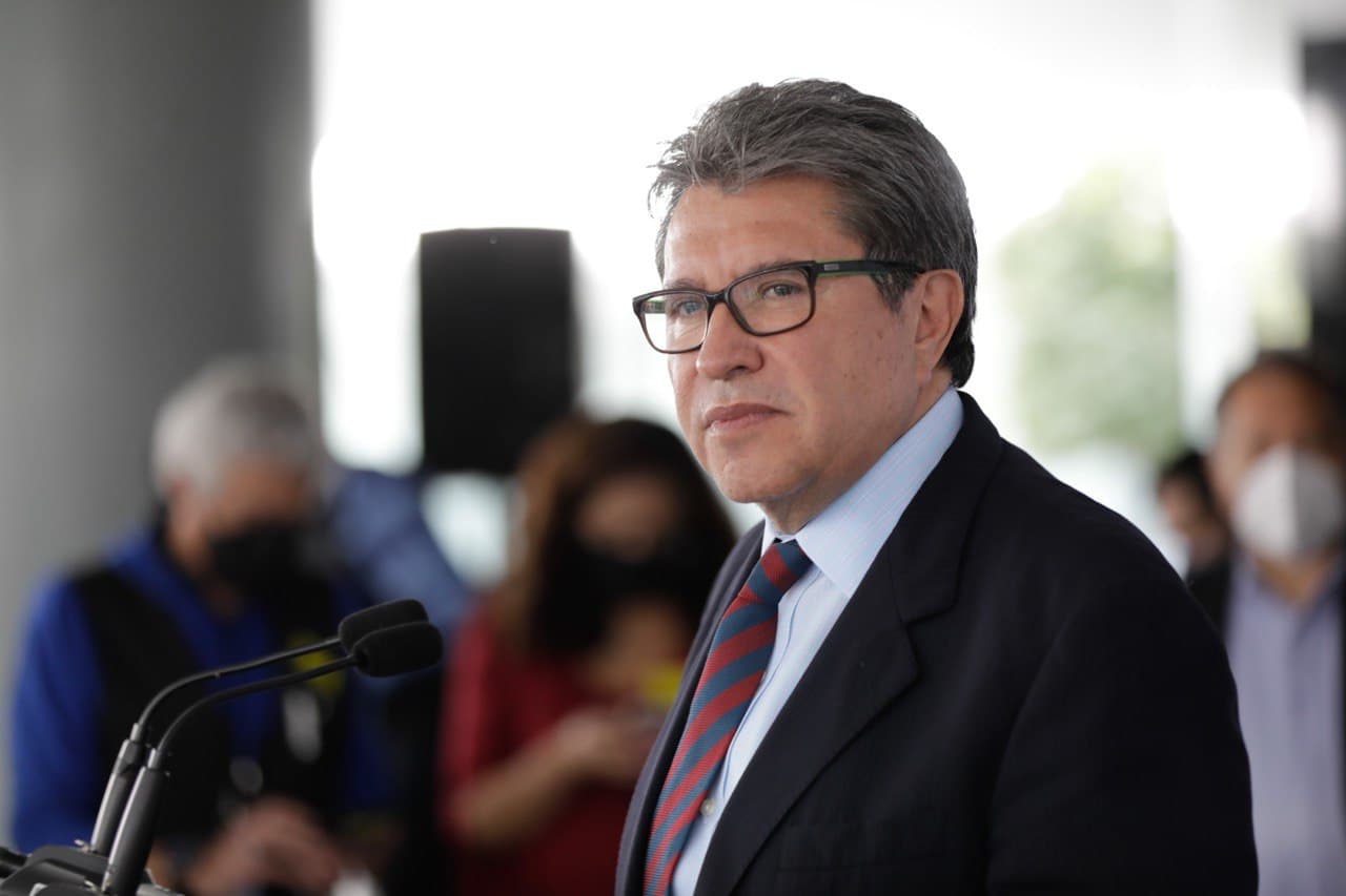 Ricardo Monreal lanza advertencia a Morena