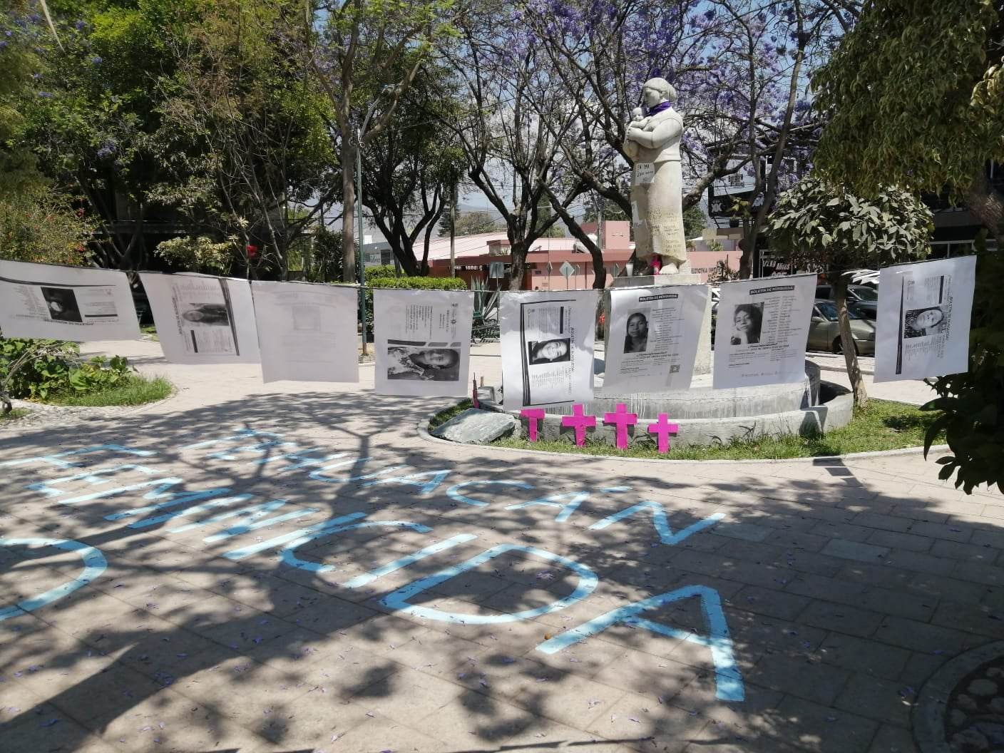 Colocan tendedero con fotografías de mujeres desaparecidas en Tehuacán 