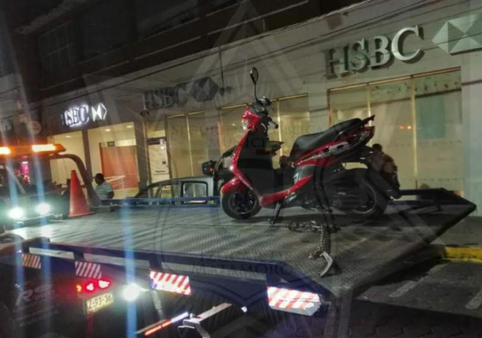 Lo detienen con moto robada en pleno centro de Izúcar