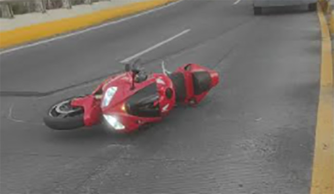 Muere policía de San Andrés Cholula al derrapar su moto