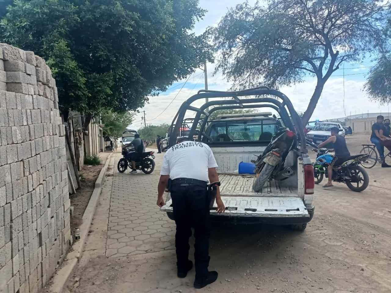 Policías de Ajalpan confiscan moto de delincuentes