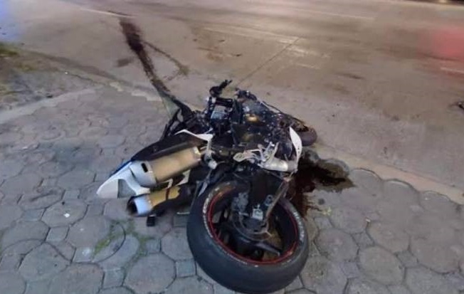 Motociclista muere al chocar contra un automóvil en Tulcingo de Valle