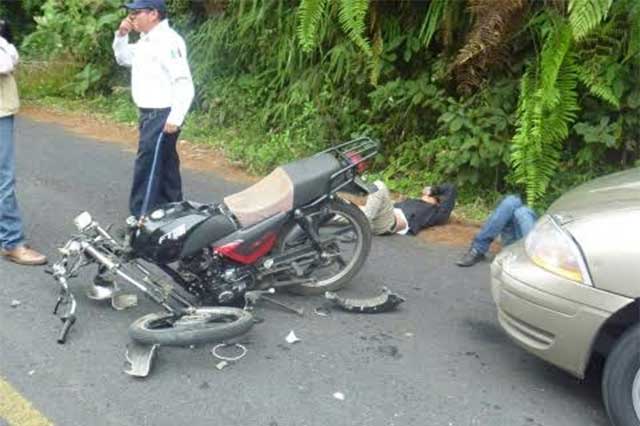 Motociclista y acompañante, resultan heridos en Hueyapan