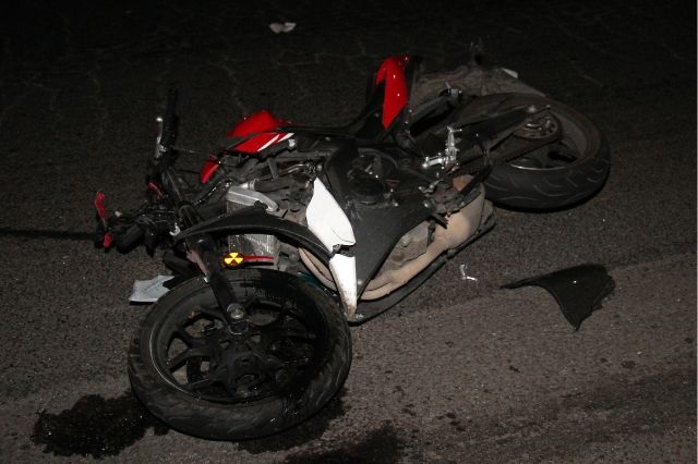 Motociclista derrapa y muere de madrugada en calles de San Pedro Cholula