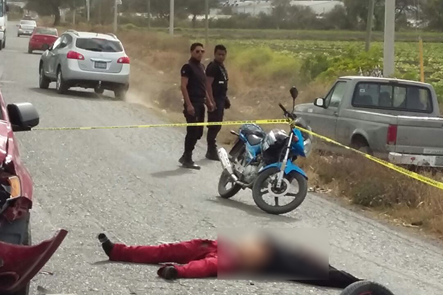 Muere motociclista al chocar de frente vs. una camioneta