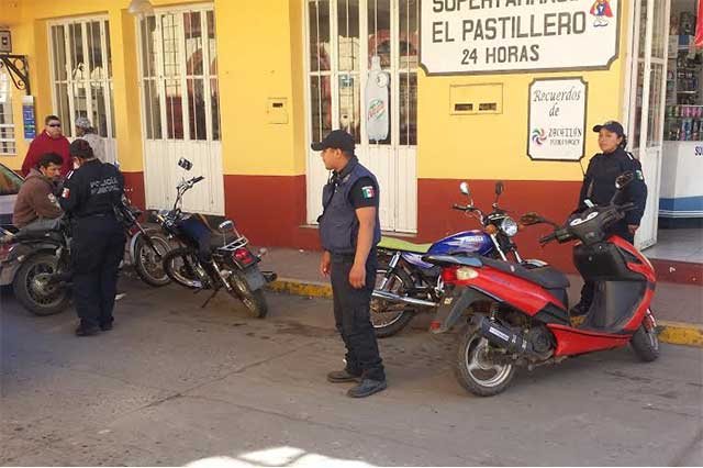 Multan en Zacatlán con 130 pesos a motociclistas sin casco