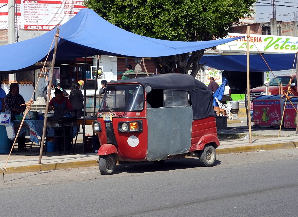 A pesar de prohibición, mototaxis dan servicio en Santa Bárbara Almoloya