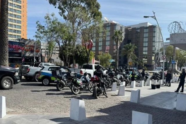 Movilización policial en Avenida Juárez causa pánico entre peatones y locatarios