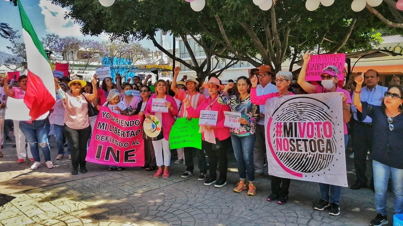 El INE no se toca: protestan también en Tehuacán contra el Plan B
