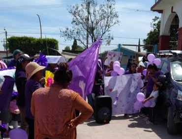 Escolares y docentes marchan y exigen seguridad en Moyotzingo