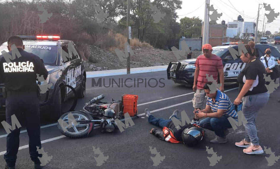 Patrulla municipal de Puebla embiste a motociclista en el bulevar Clavijero