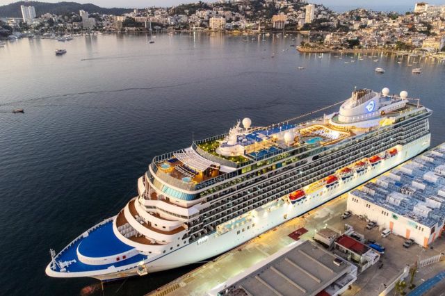 Acapulco da la bienvenida al MS Vista con más de mil 900 pasajeros a bordo