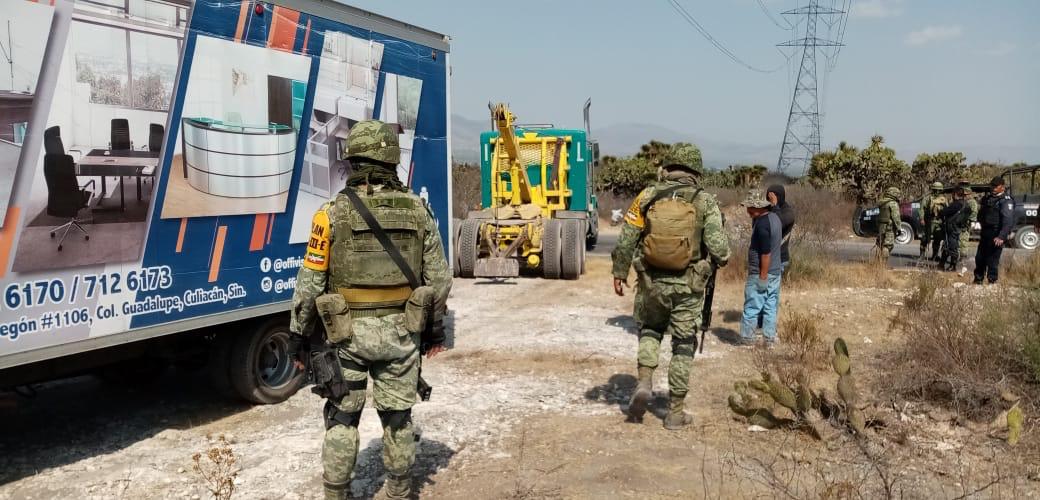 Recuperan un camión cargado de muebles en Tecamachalco