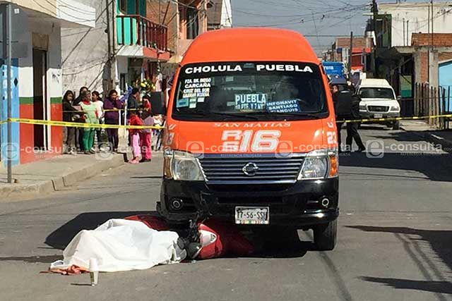 Motociclista es arrollado por transporte público en Cholula