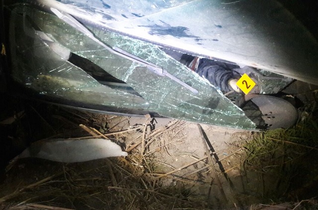 Muere conductor al caer su camioneta a una barranca en Amozoc