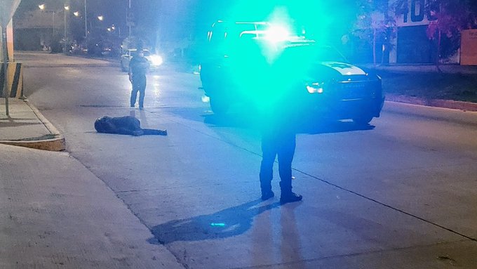 Fallece joven motociclista al derrapar su moto frente a Plazas Amalucan