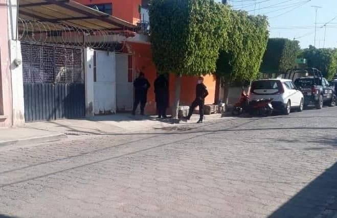 Hallan a mujer muerta en la puerta de su casa en Tehuacán