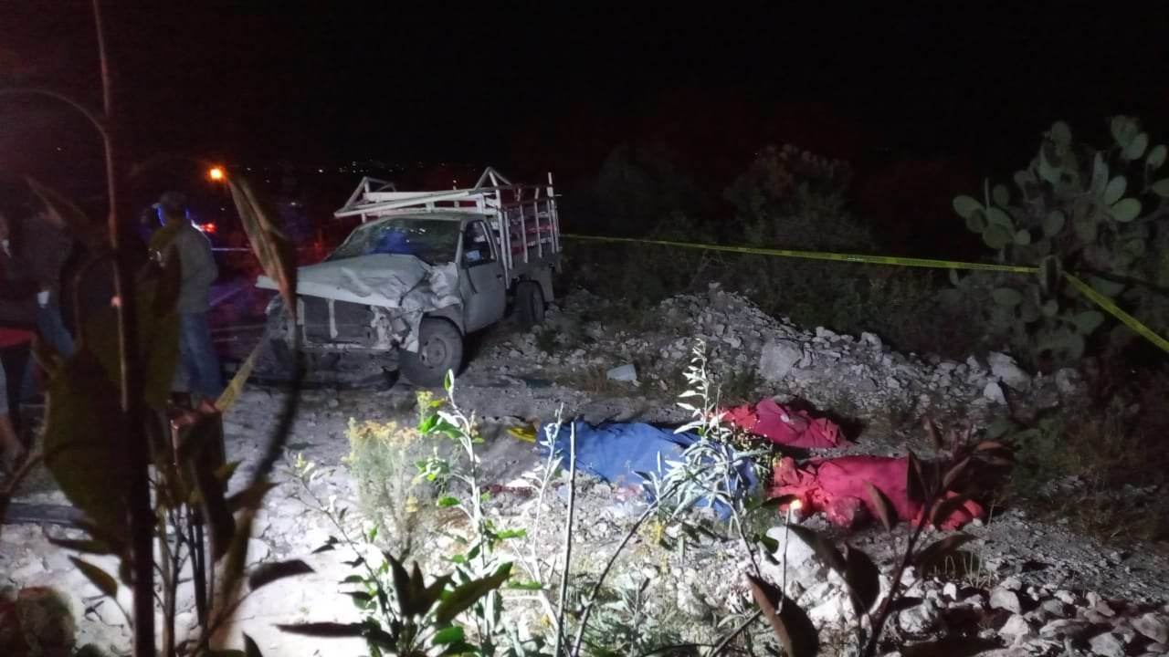 Muere mujer durante volcadura de camioneta en San Cristóbal Tepeteopan