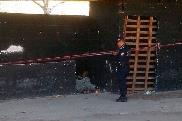 Encuentran cadáver de indigente dentro de recinto ferial de Teziutlán